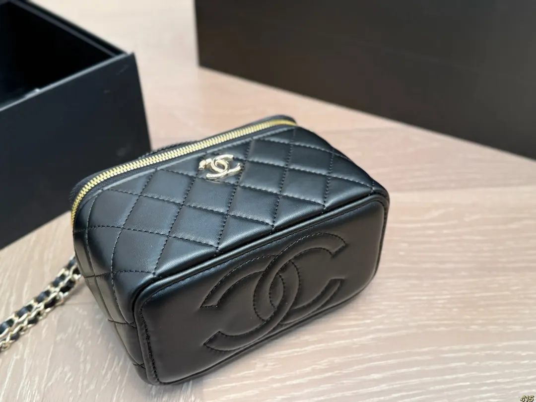 CHANEL 羊皮 羊皮纹 手柄化妝盒 那么好看 那么 斜背包 輕便斜挎款