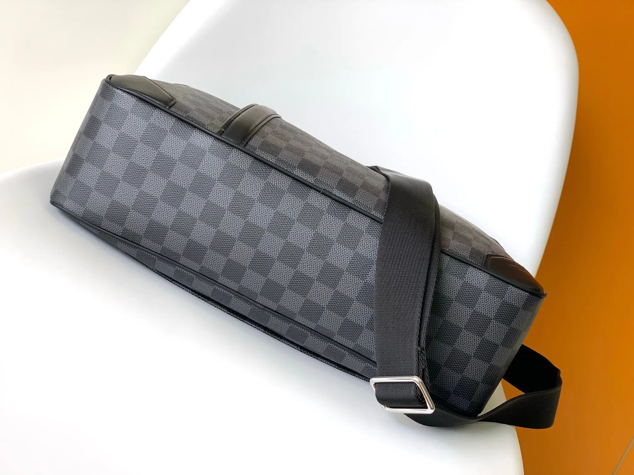 帆布 由坚韧 Damier Graphite 帆布制成 雙肩包 实用雙肩款