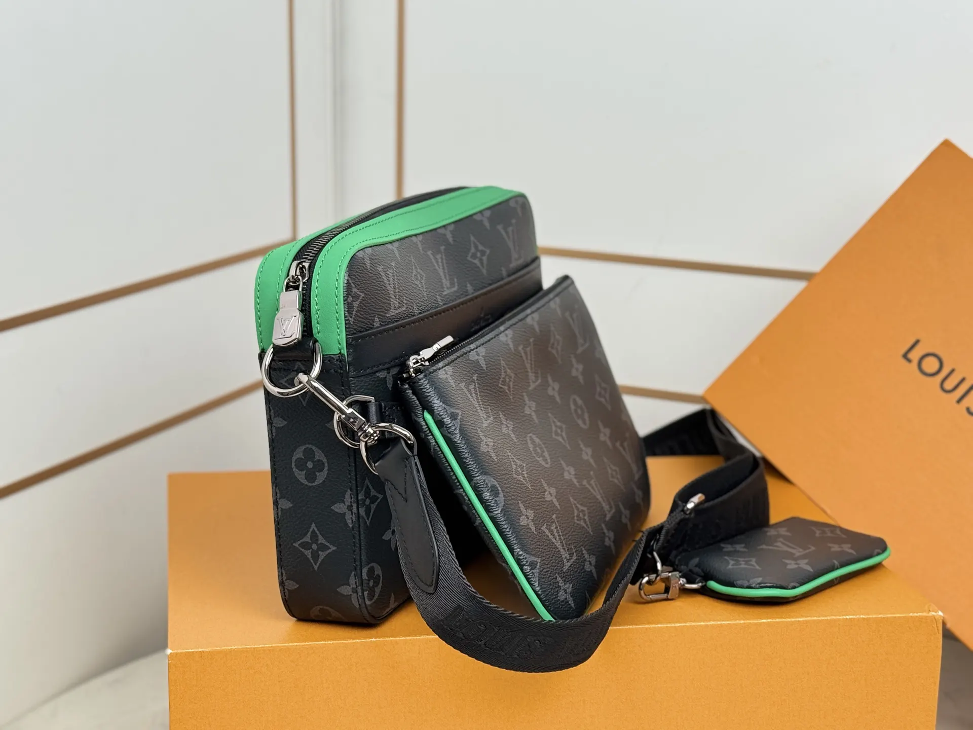 Green Crossbody Bag Lightweight Leather