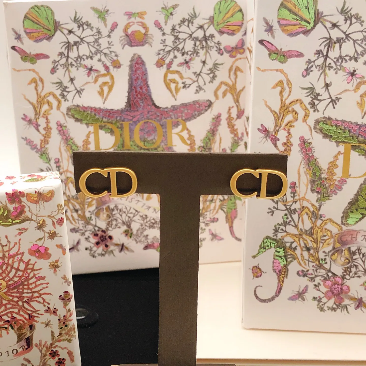 Dior CD金色发夹 黑色字母
