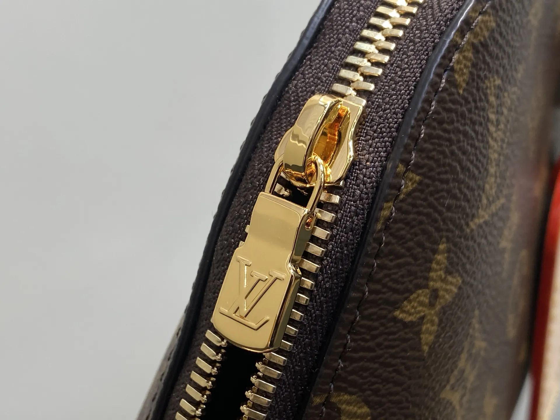 Gold Monogram Hobo Shoulder Bag Vintage Leather Image 5 Gold Monogram Hobo Shoulder Bag Vintage Leather Image 5