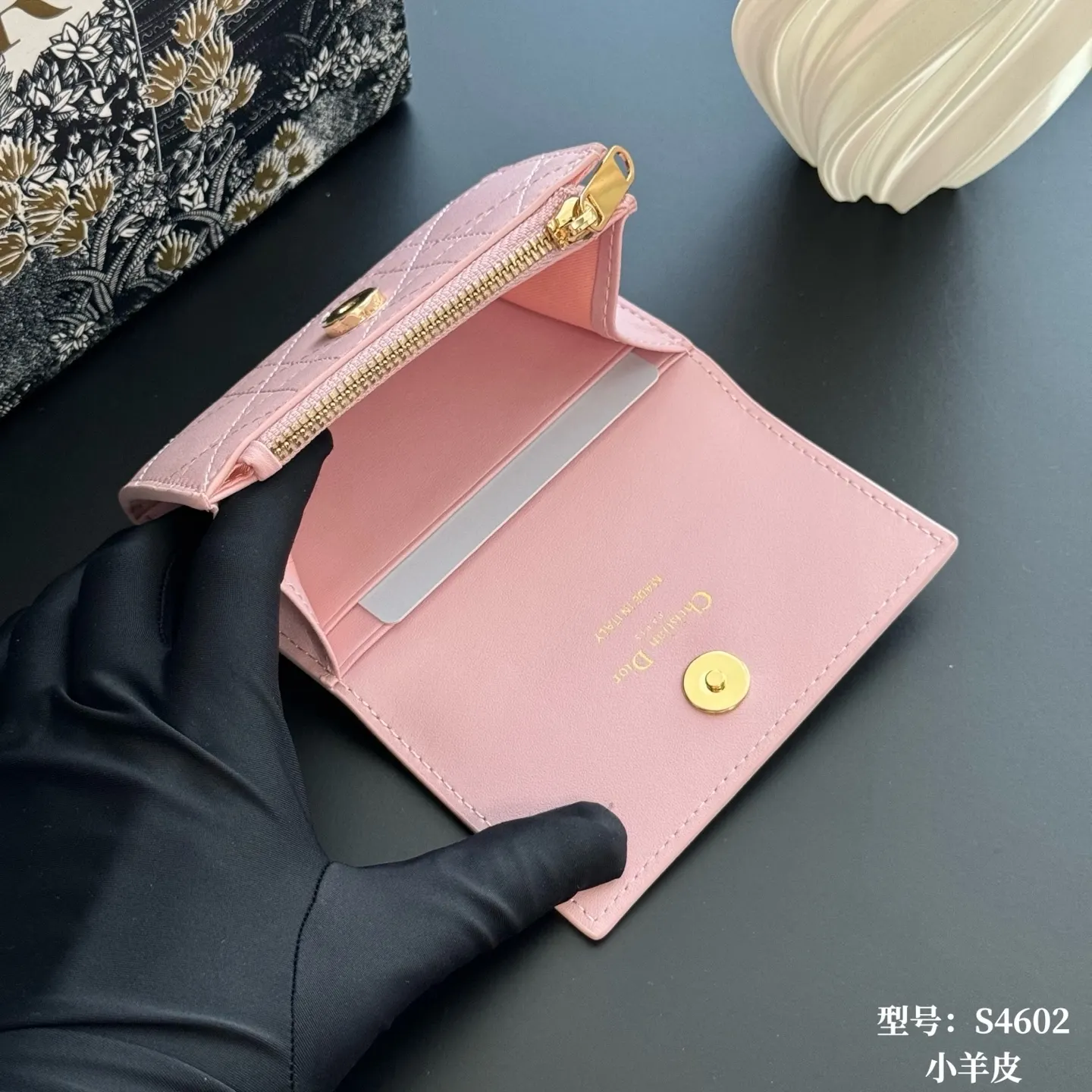 Dior 粉色牛皮卡包 精致短款钱包