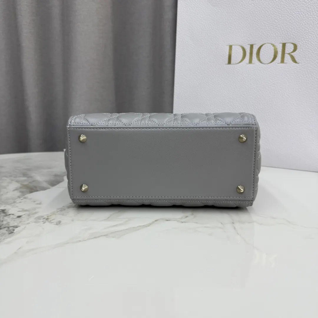 Dior Lady Dior 白色羊皮卡夹 标签细节款 复古款