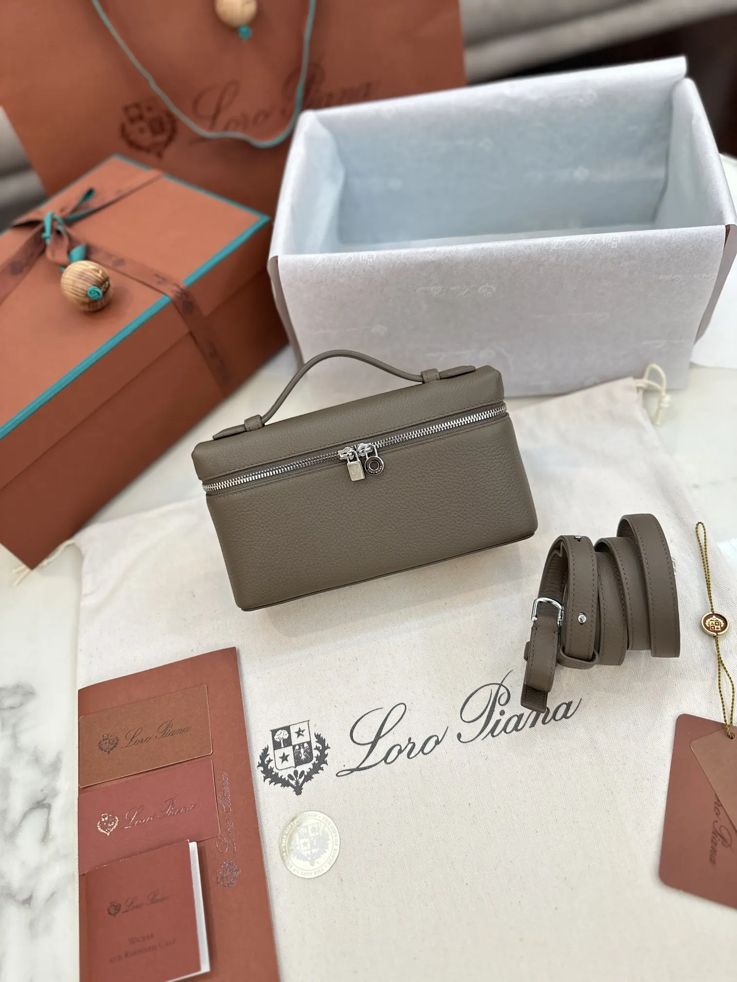 小牛皮 Loro Piana Extra Poket 手拿包 精致手拿款