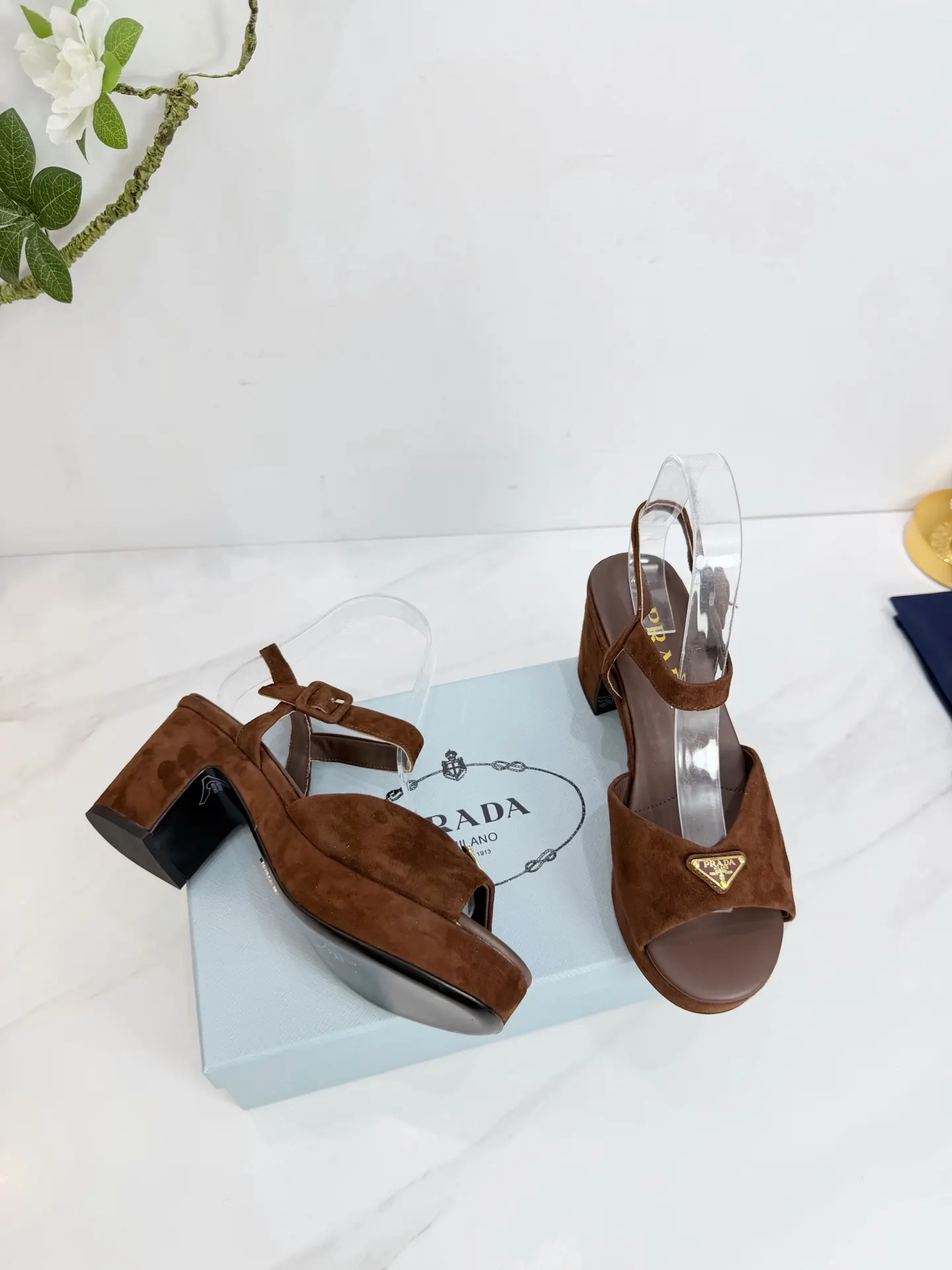 Prada 羊皮 休闲鞋 舒适