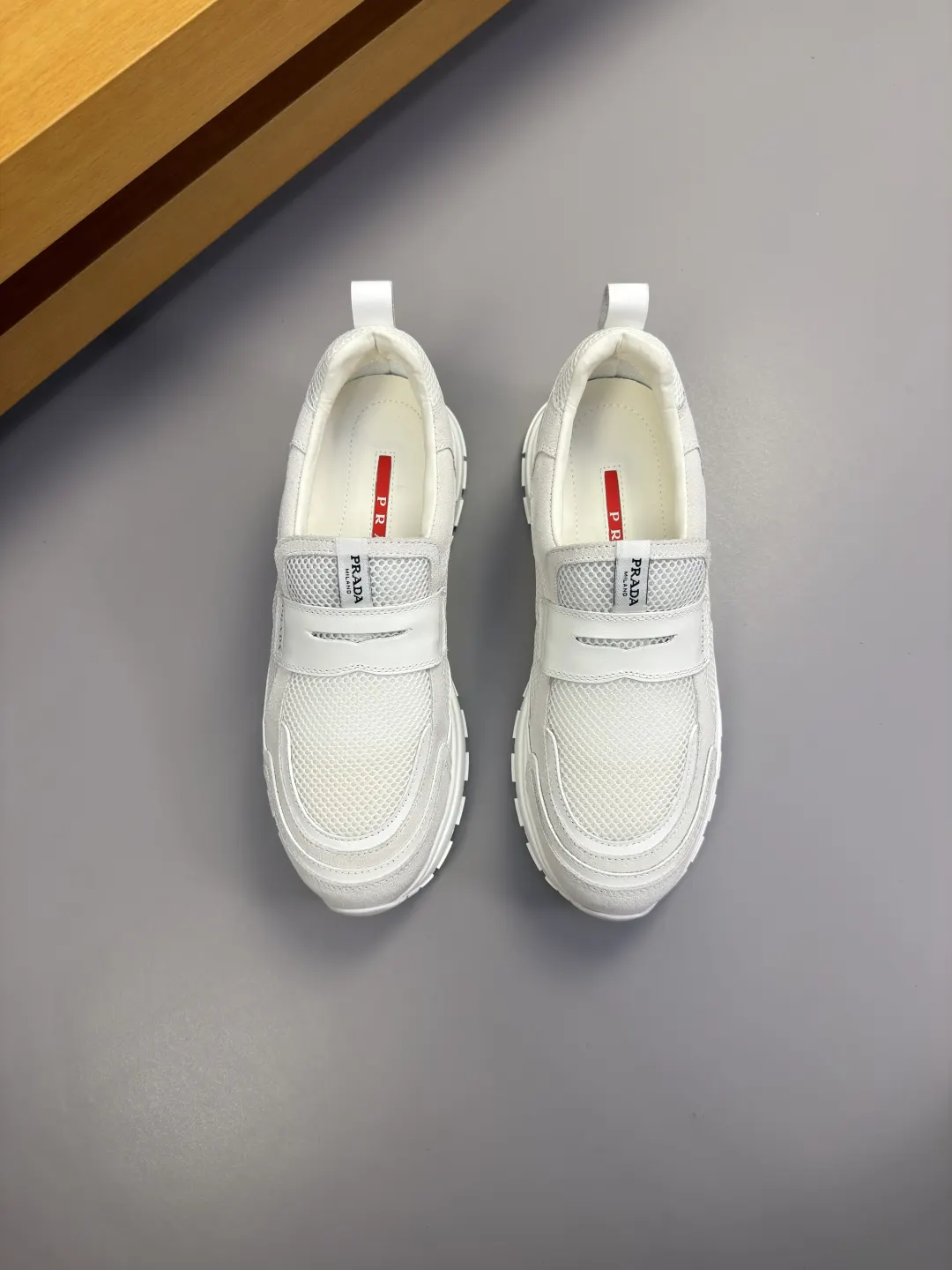 PRADA 牛皮 帆布 Logo 运动鞋 休闲运动款