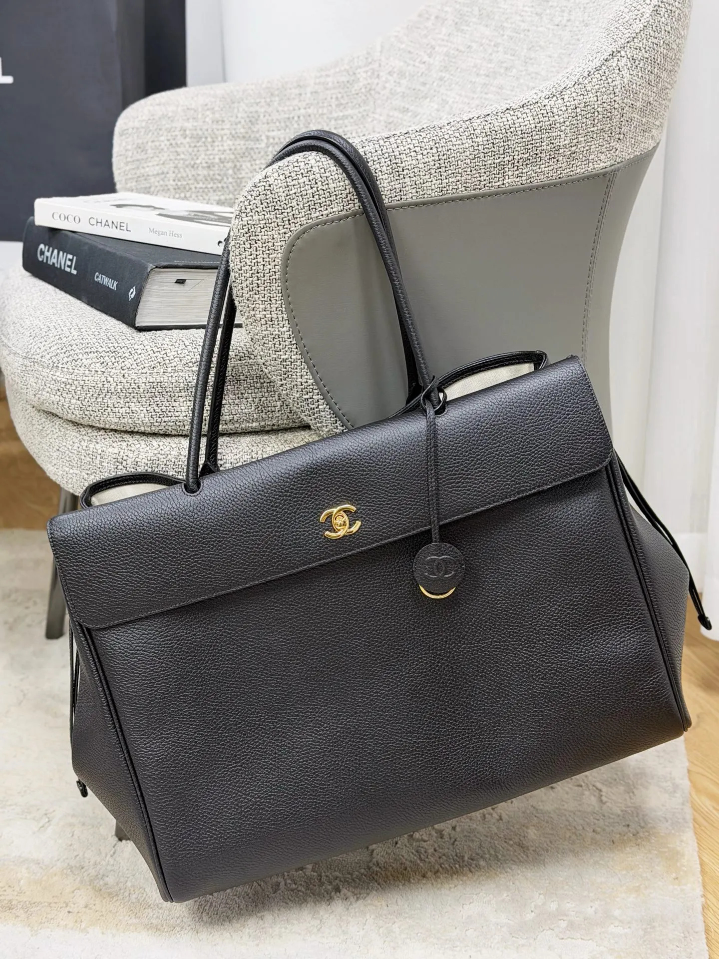 CHANEL 19 Bag 黑色粗花呢鏈條手提包 大号款