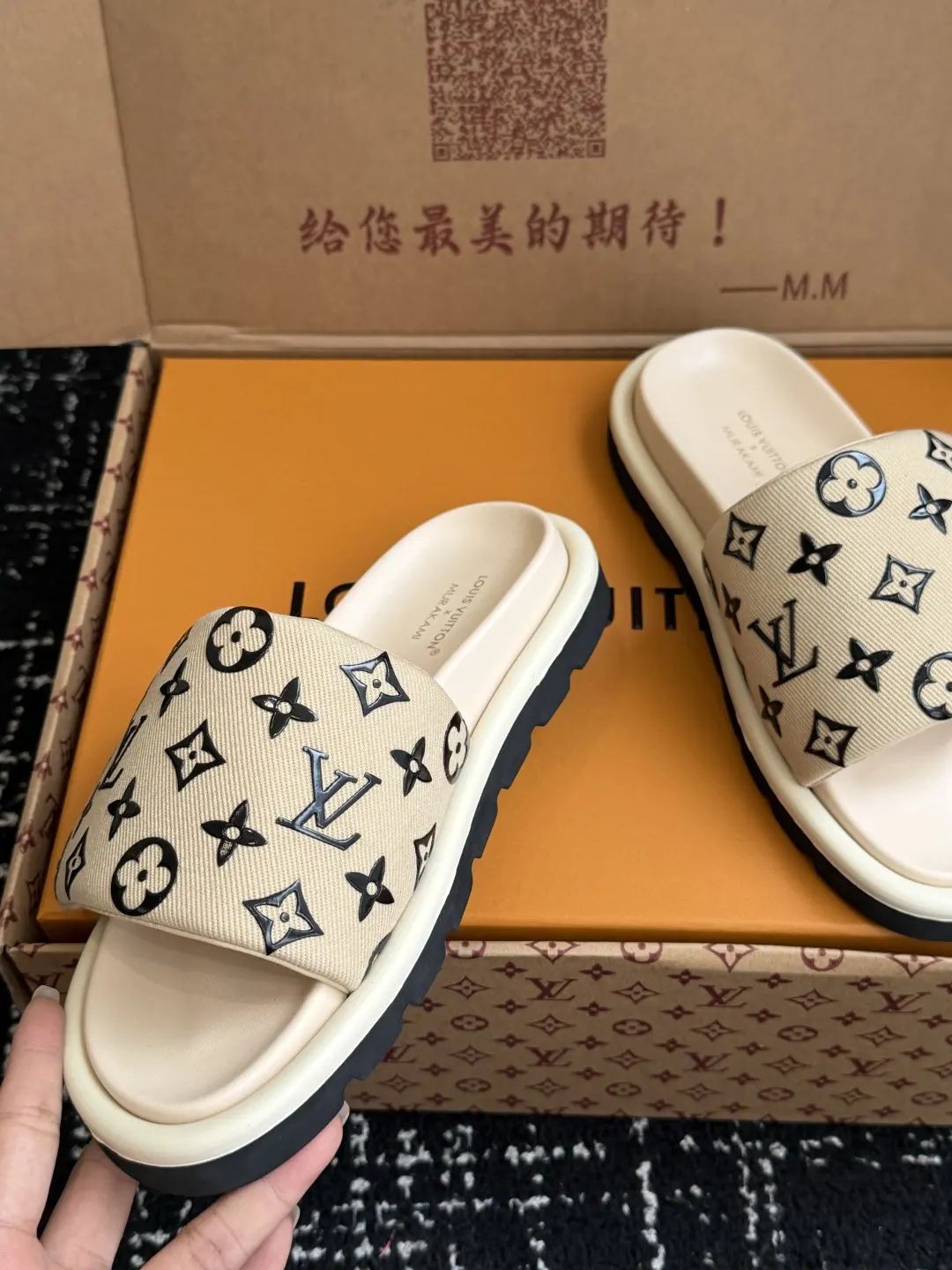 精選 拖鞋 轻便舒適款(數字6) 精選 拖鞋 轻便舒適款(數字6)
