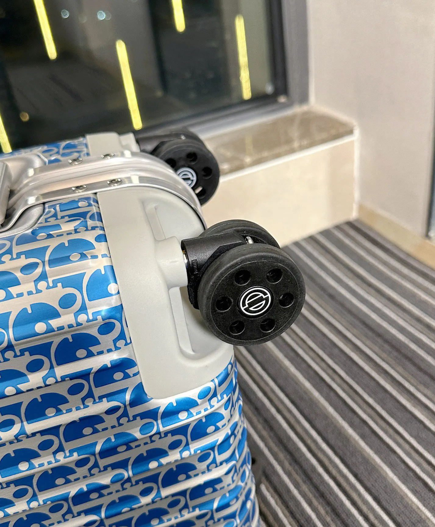 Dior 黑色 藍色 寸登机箱 行李箱 旅行拉杆款 輕便出行款(數字9) Dior 黑色 藍色 寸登机箱 行李箱 旅行拉杆款 輕便出行款(數字9)