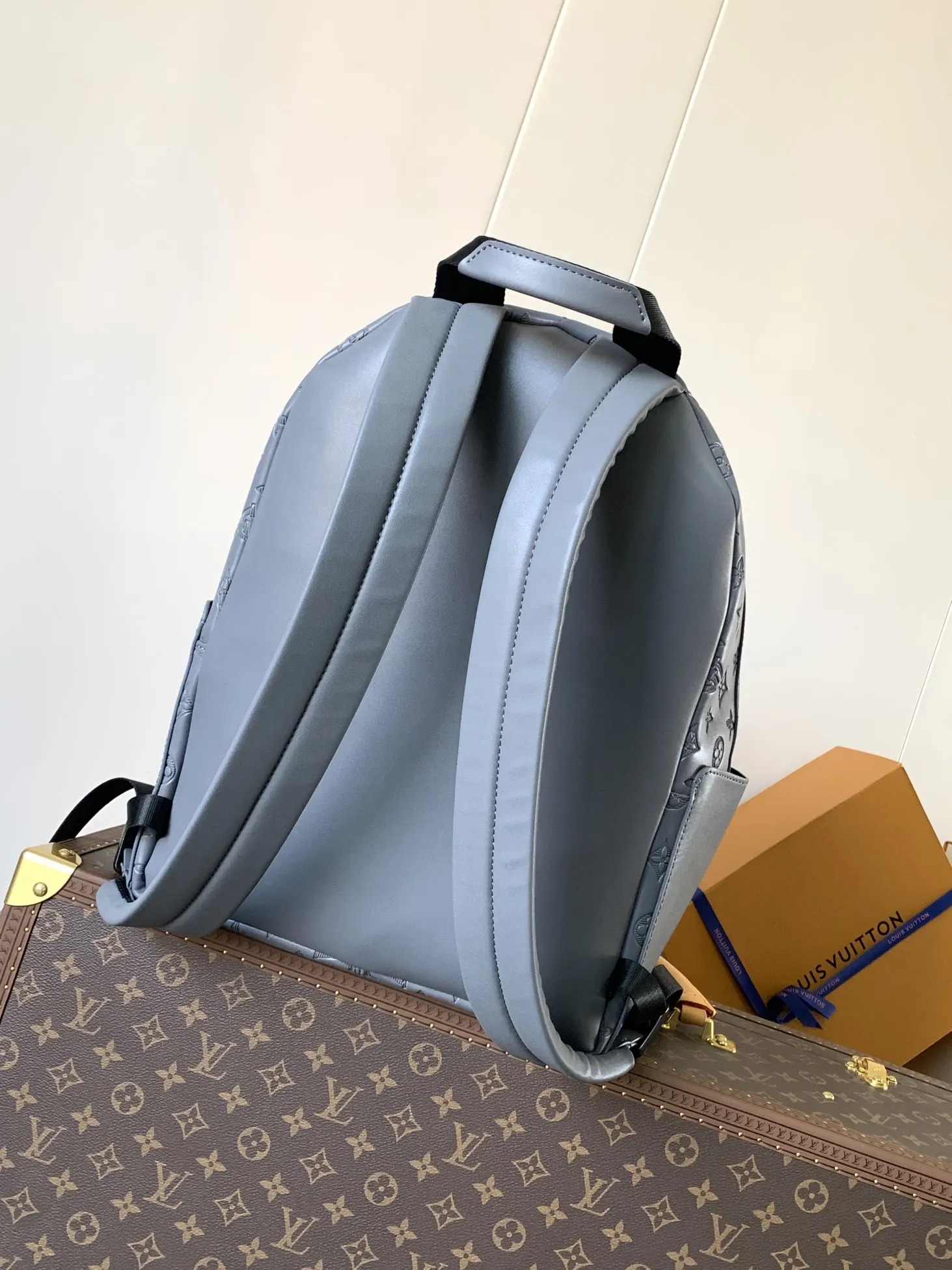 牛皮 外袋便于取放随行物品 内袋实现有序收納 雙肩包 实用雙肩款