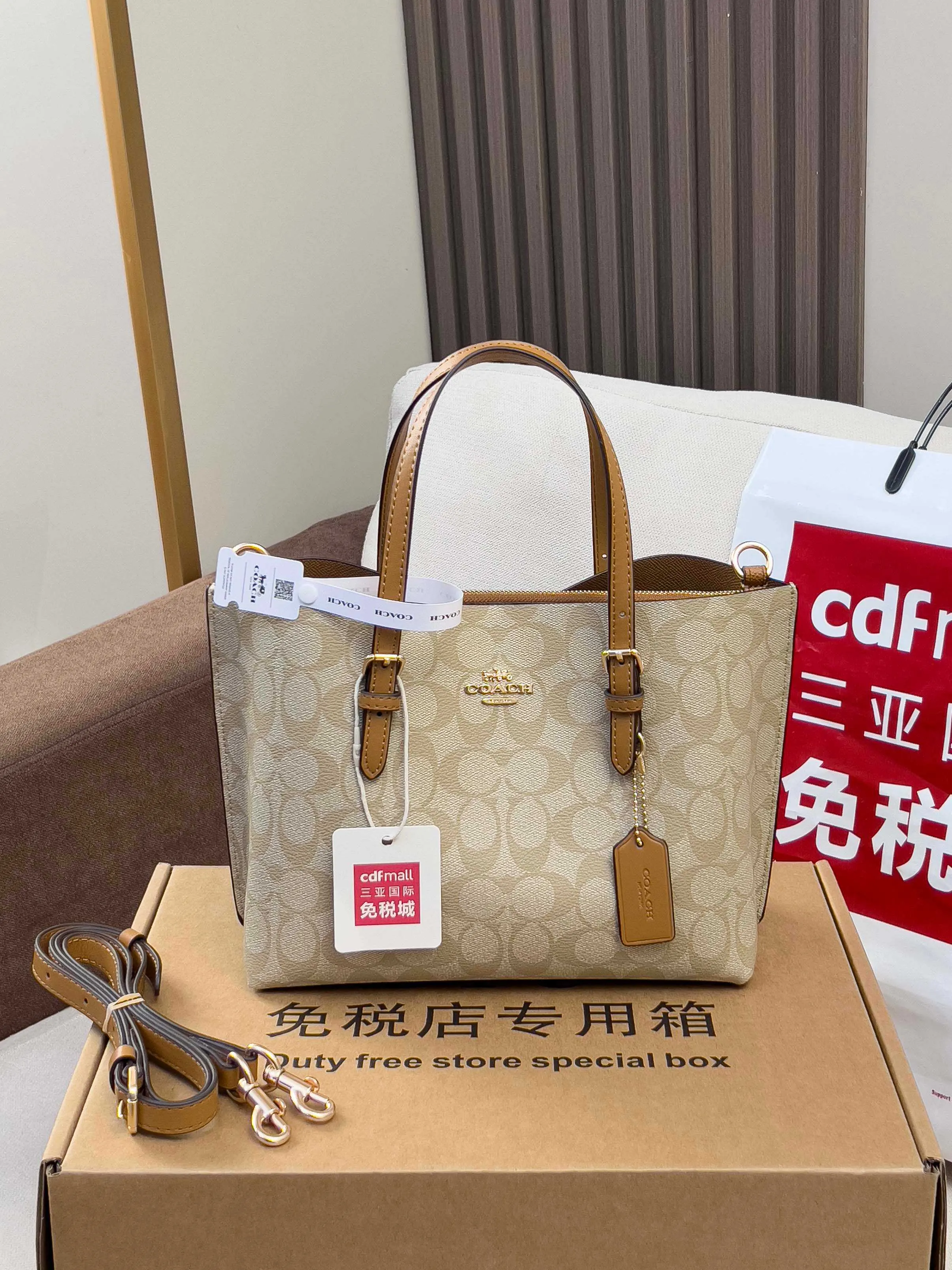 Coach 图片 Mollie Tot 托特包 大容量托特款