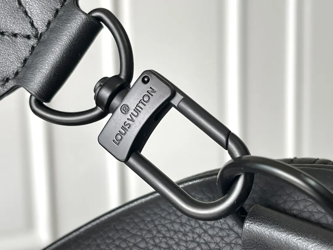 Louis Vuitton Black Fashion Item Travel Leather
