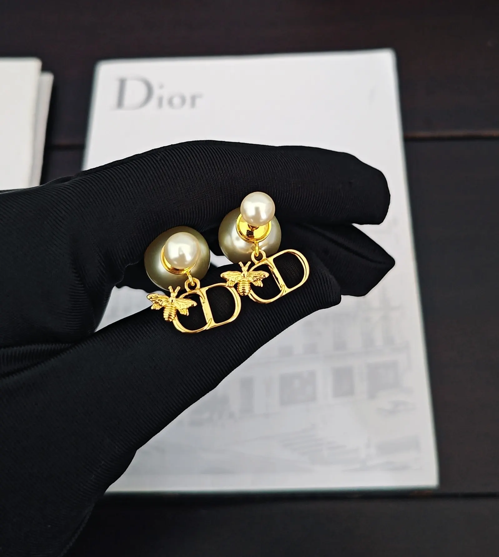 Dior 蜜蜂珍珠耳环 金色圆珠款