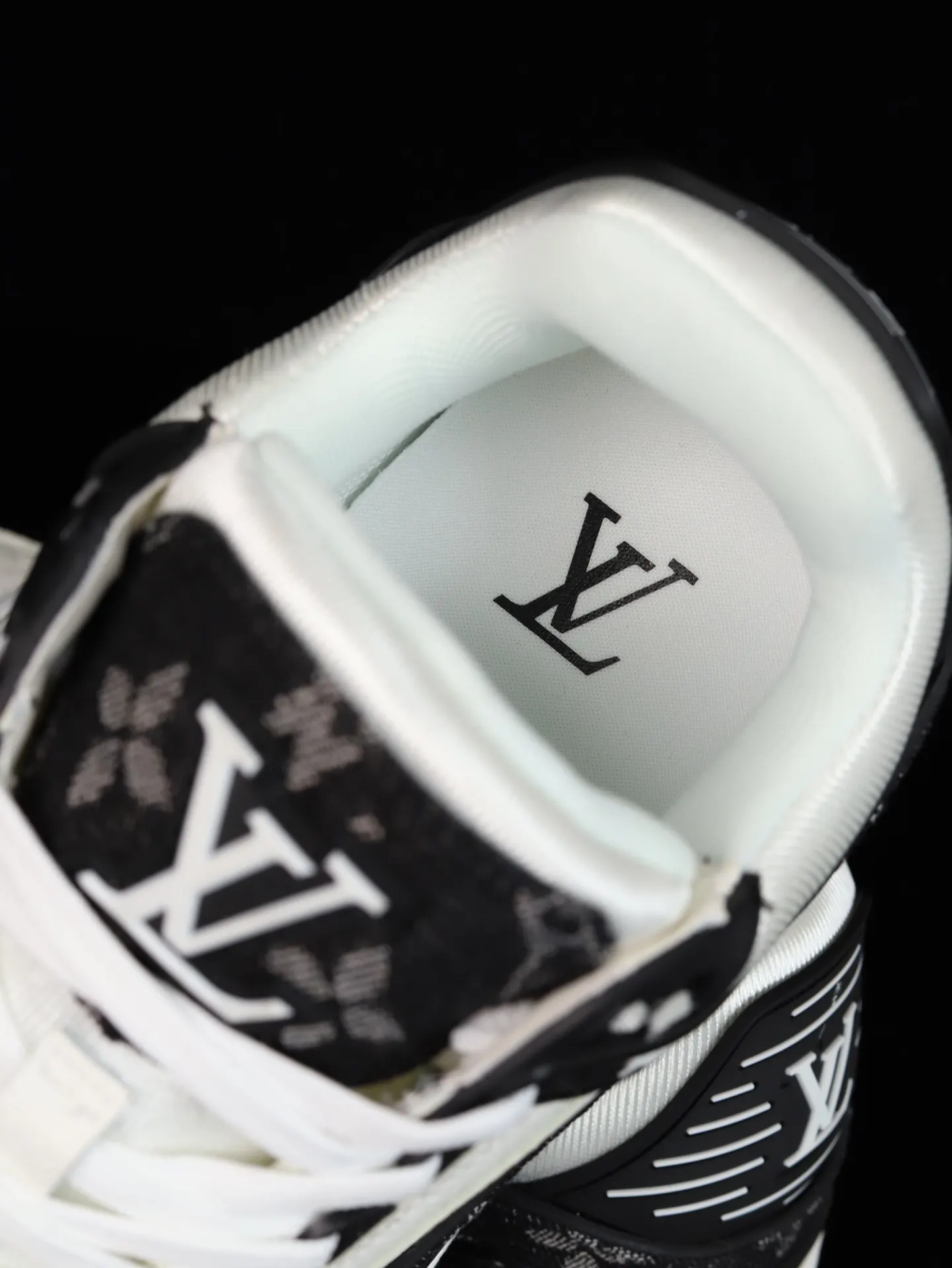 Louis Vuitton 运动鞋