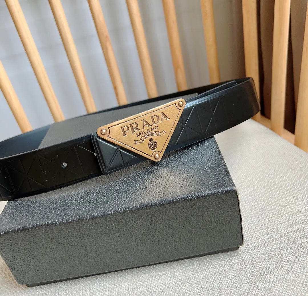 PRADA 皮革 亮面 Logo 腰带 通勤搭配款