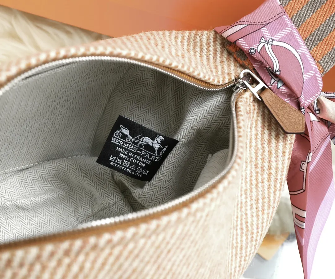 饭盒包最新色 Trousse Bride Bra 化妆包 便携收纳款