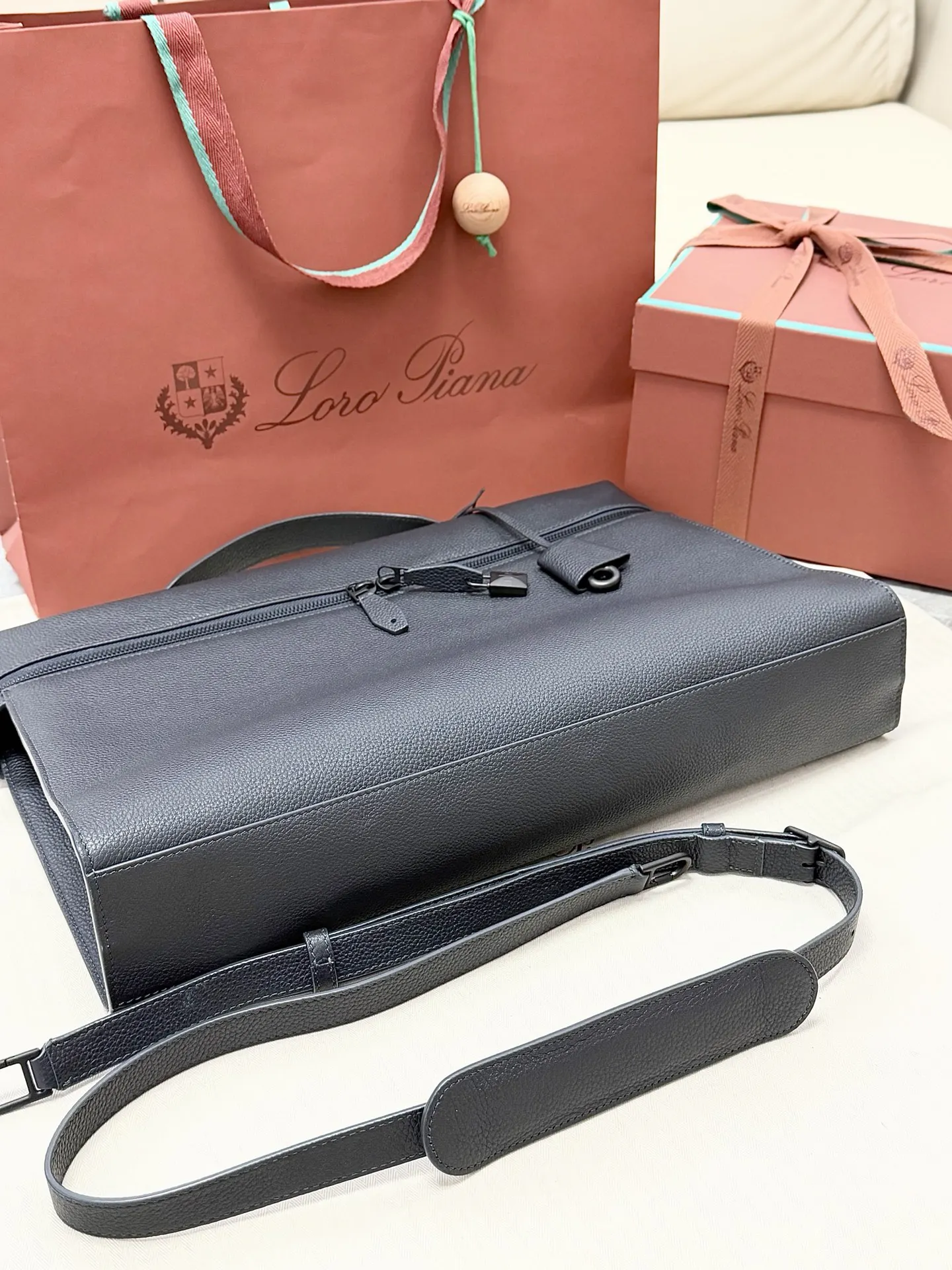 黑色 牛皮 Loro Piana诺悠翩雅 Extra 公文包 商务通勤款