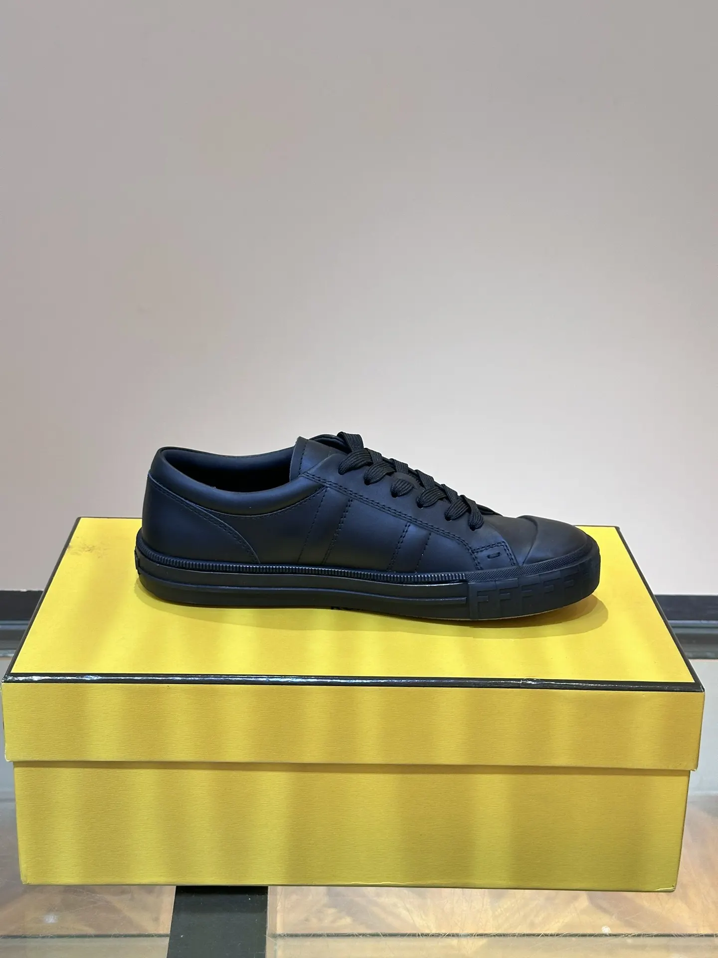 Fendi 运动鞋 休闲百搭款
