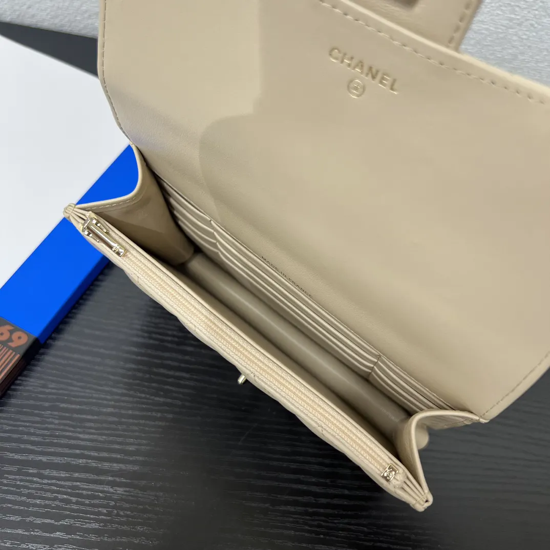 CHANEL 米色小牛皮手提包 金链斜挎款