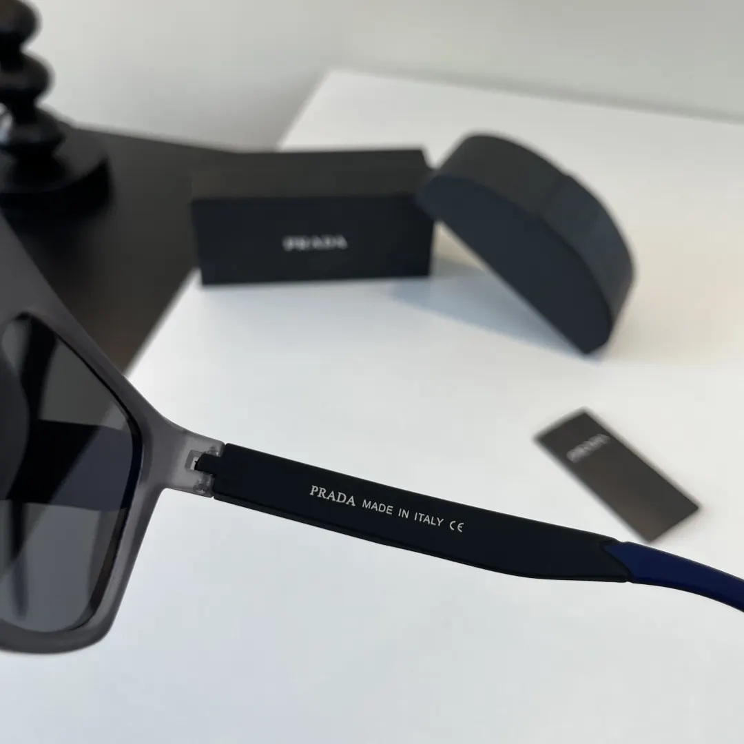 PRADA 太阳眼镜 时尚遮阳款