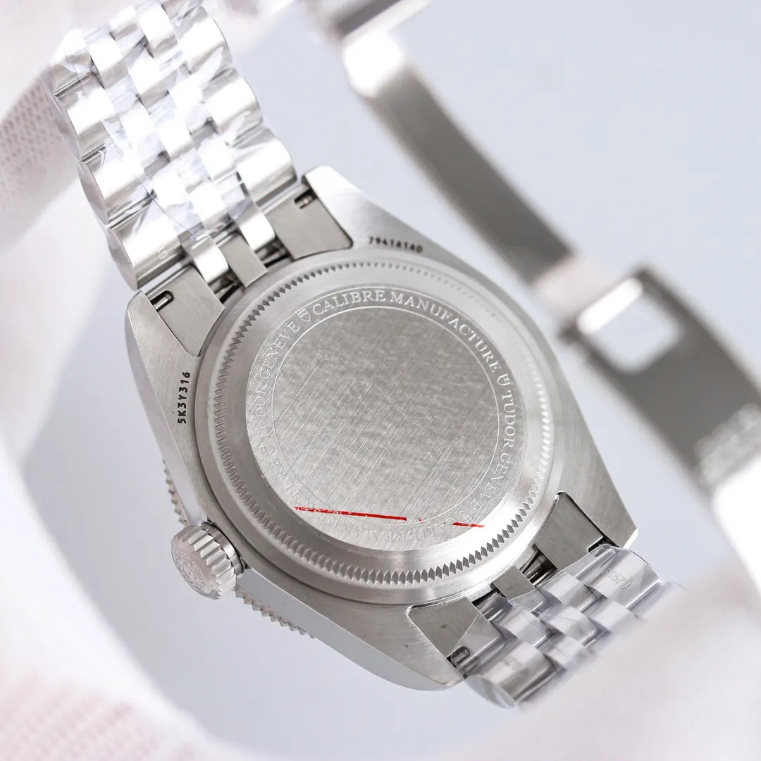 Red Watch Classic Casual
