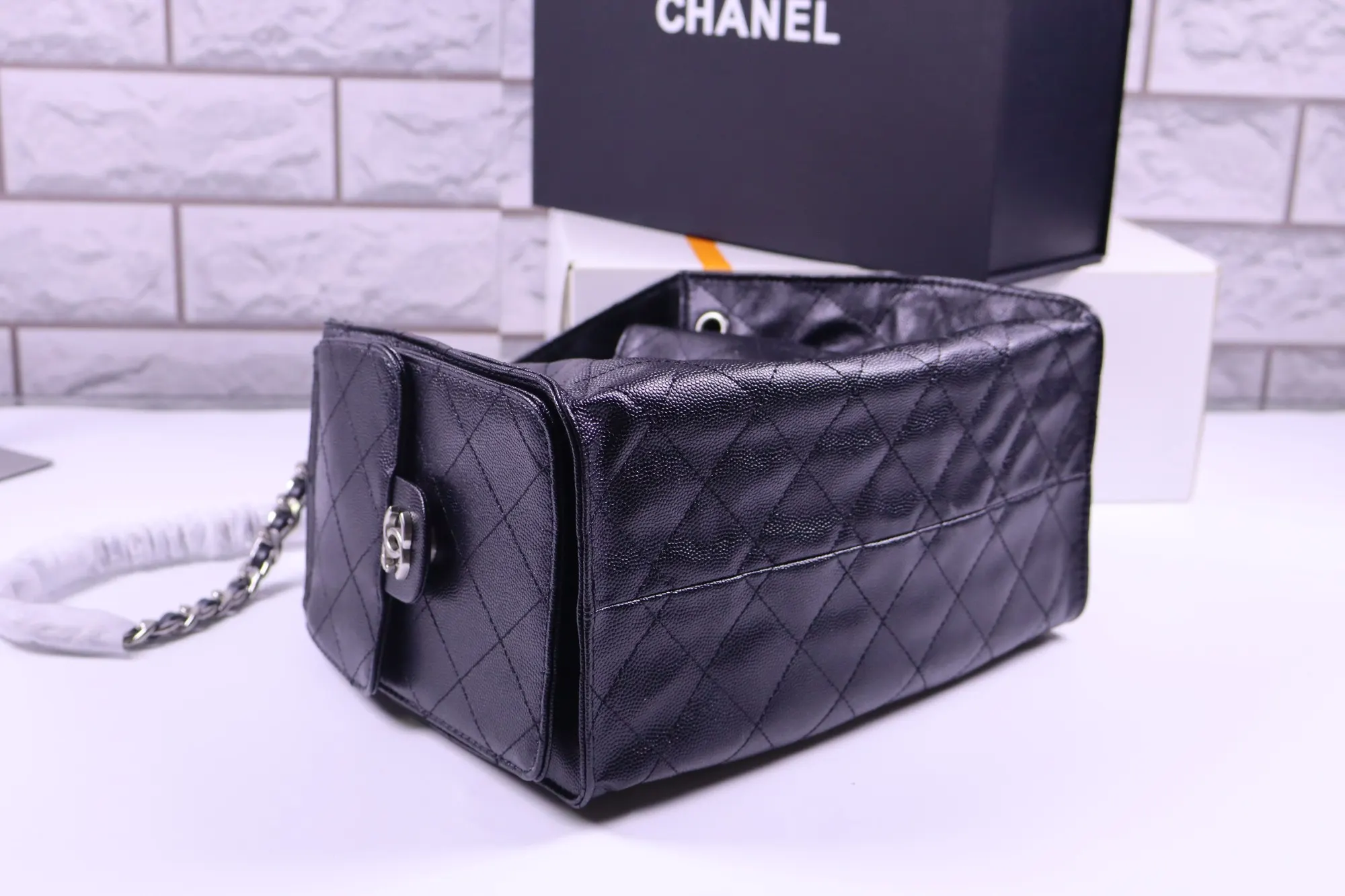 Chanel 黑色 腋下包