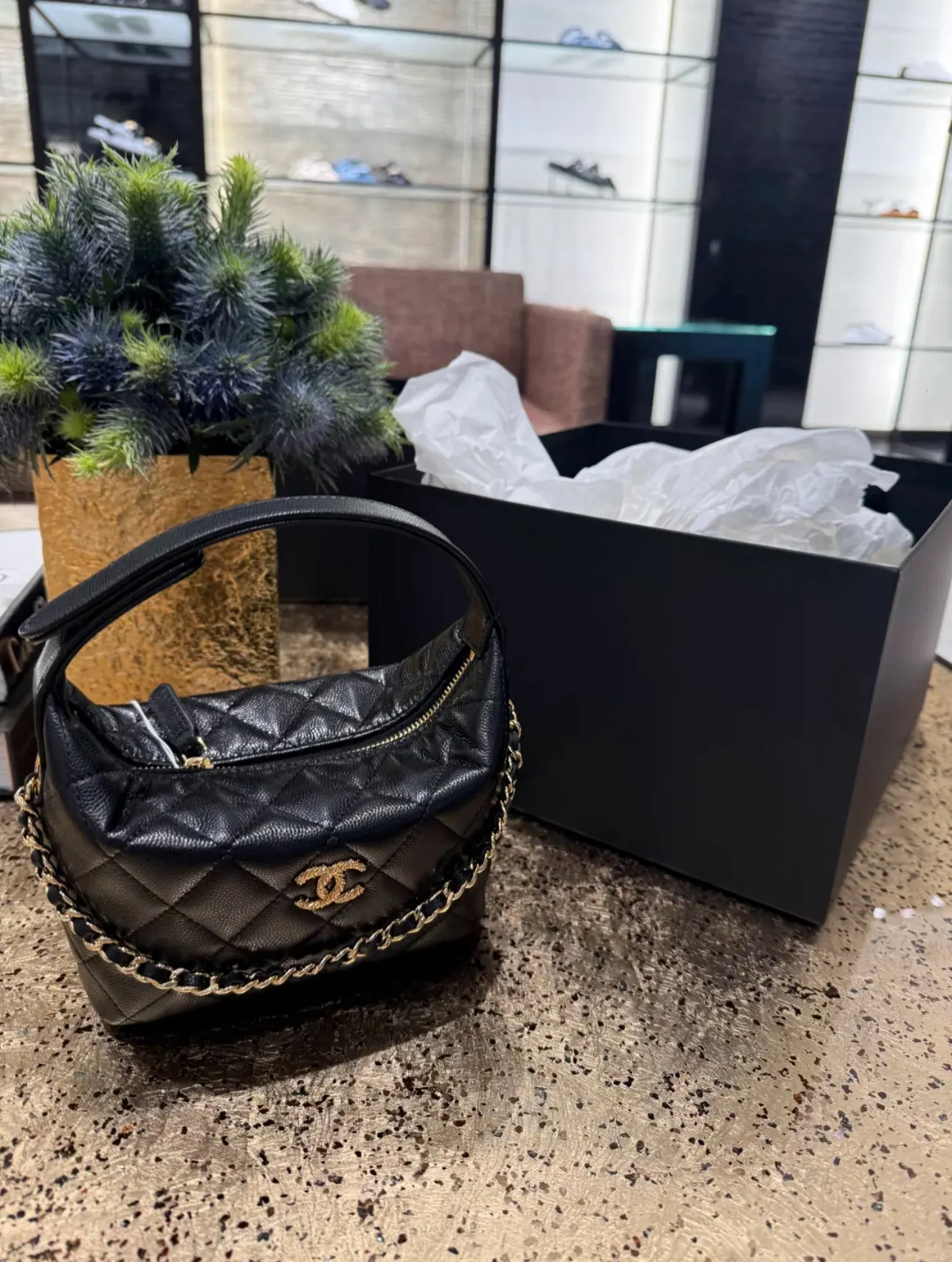 Chanel 黑色牛皮Hobo腋下包 金扣