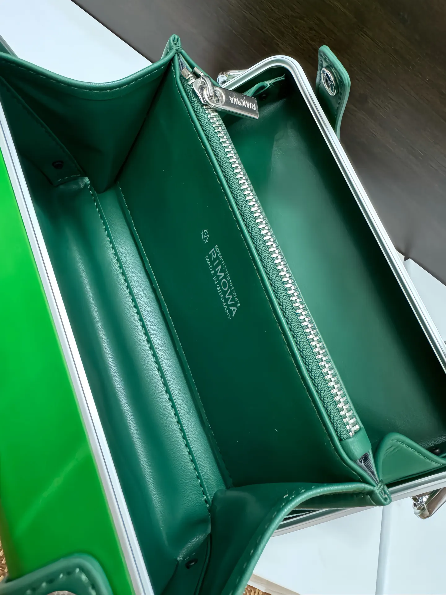 Rimowa Crossbody Bag Travel Lightweight Image 8 Rimowa Crossbody Bag Travel Lightweight Image 8