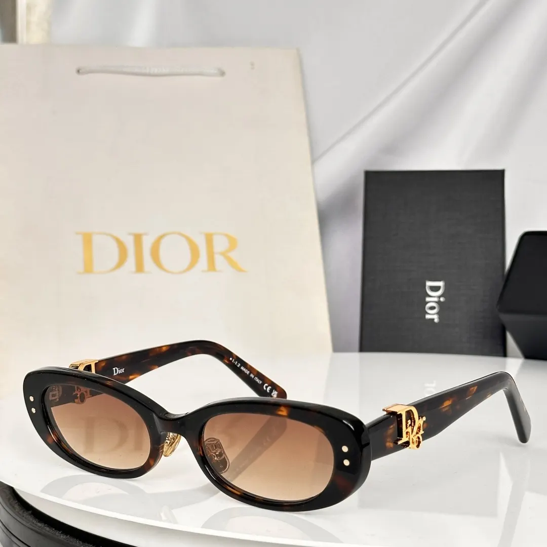 Dior 黑色窄框太阳镜 简约酷感款