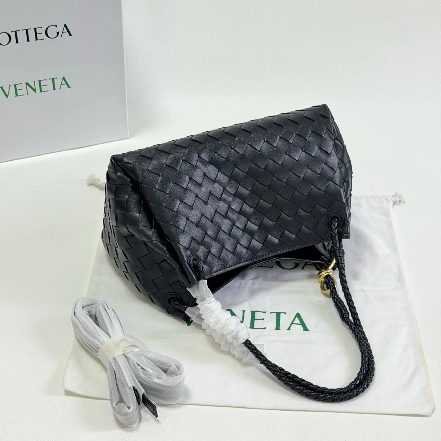 Bottega Veneta 腋下包 復古腋下背款