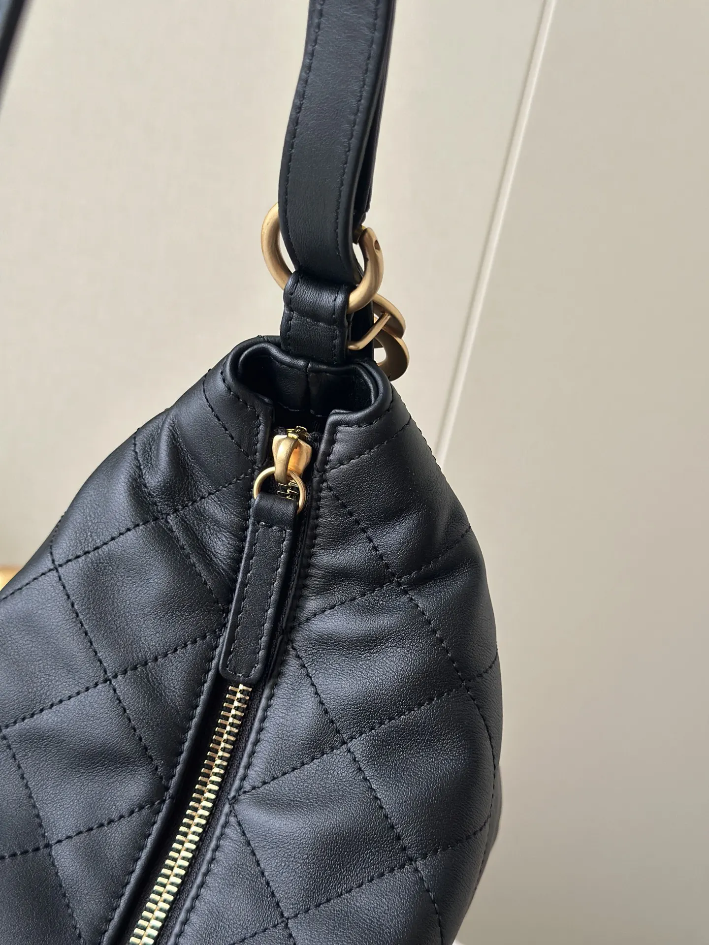 Chanel 黑色菱格Hobo腋下包 简约通勤