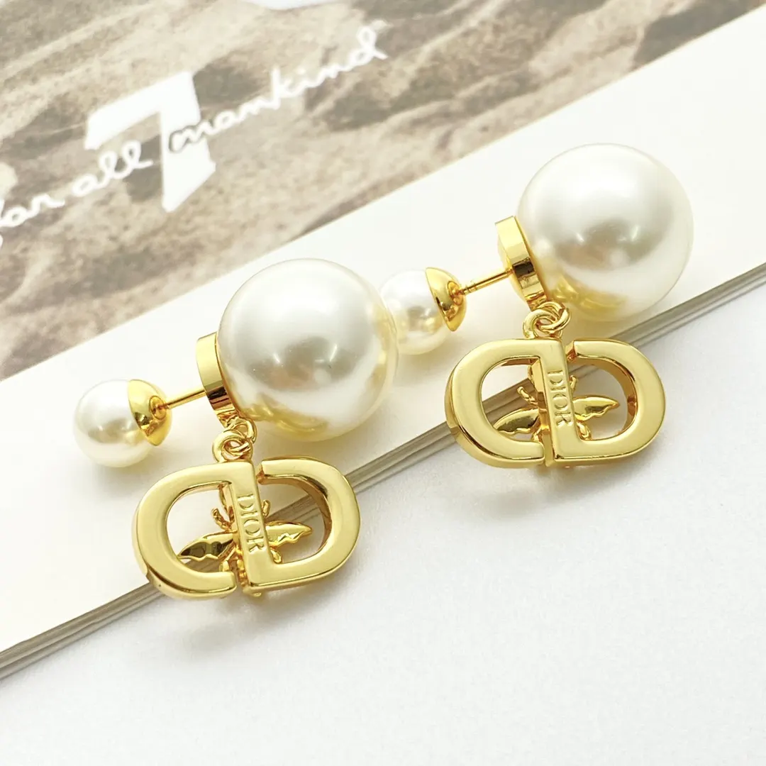 Dior 珍珠耳钉 金色百搭款