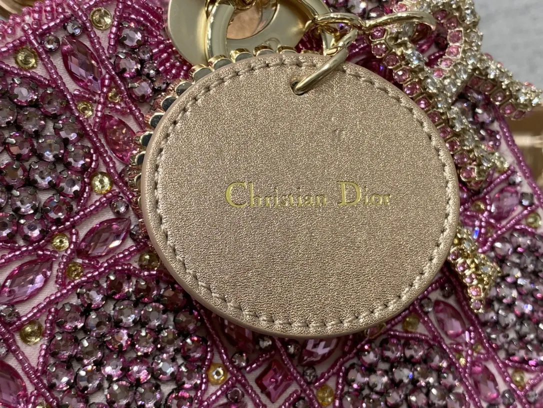 Dior 迷人优雅又气场十足 斜挎手拎也是女人味十足 經典 斜背包 輕便斜挎款