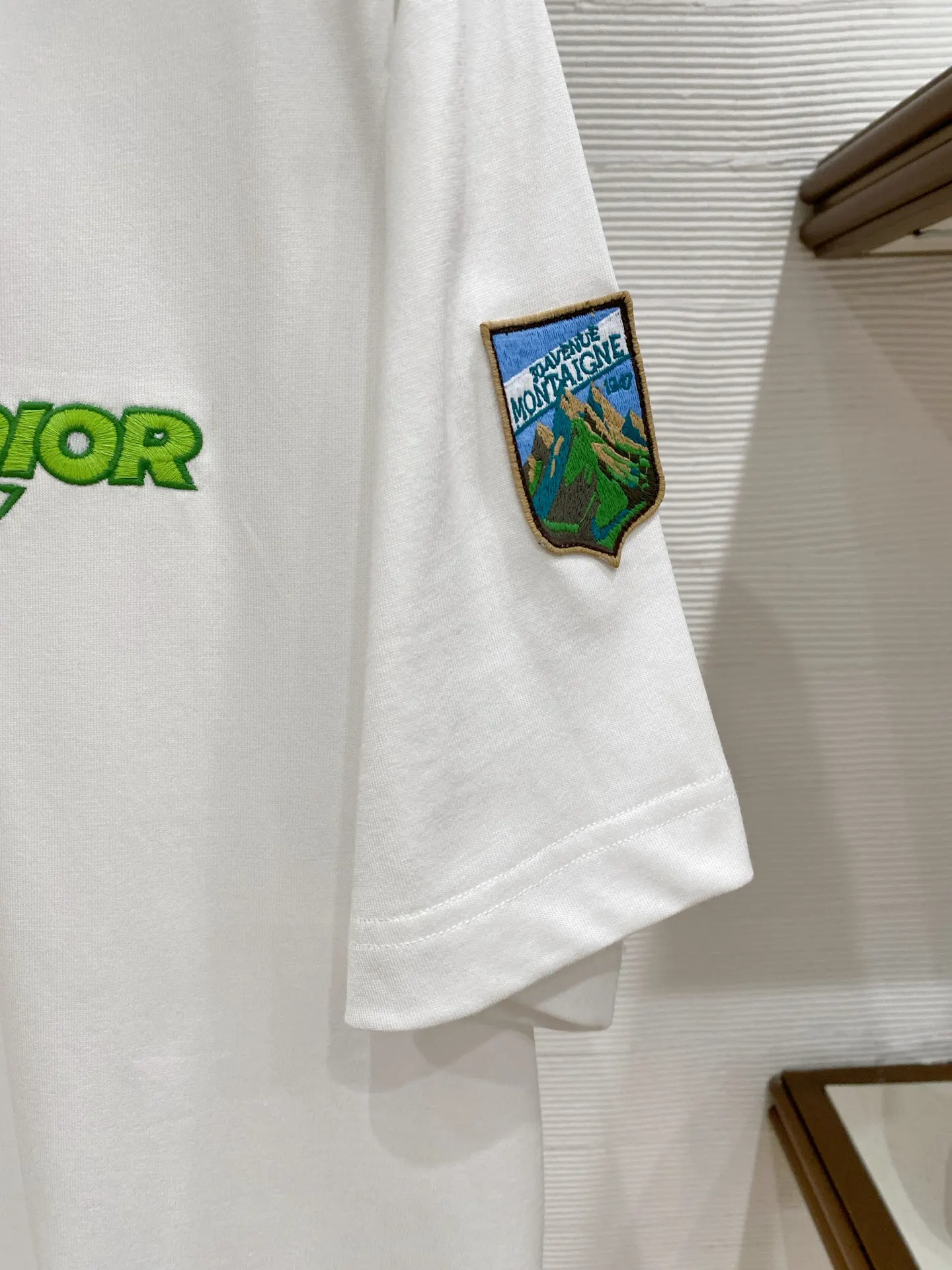 Dior 白色小标短袖T恤 绿色刺绣休闲款