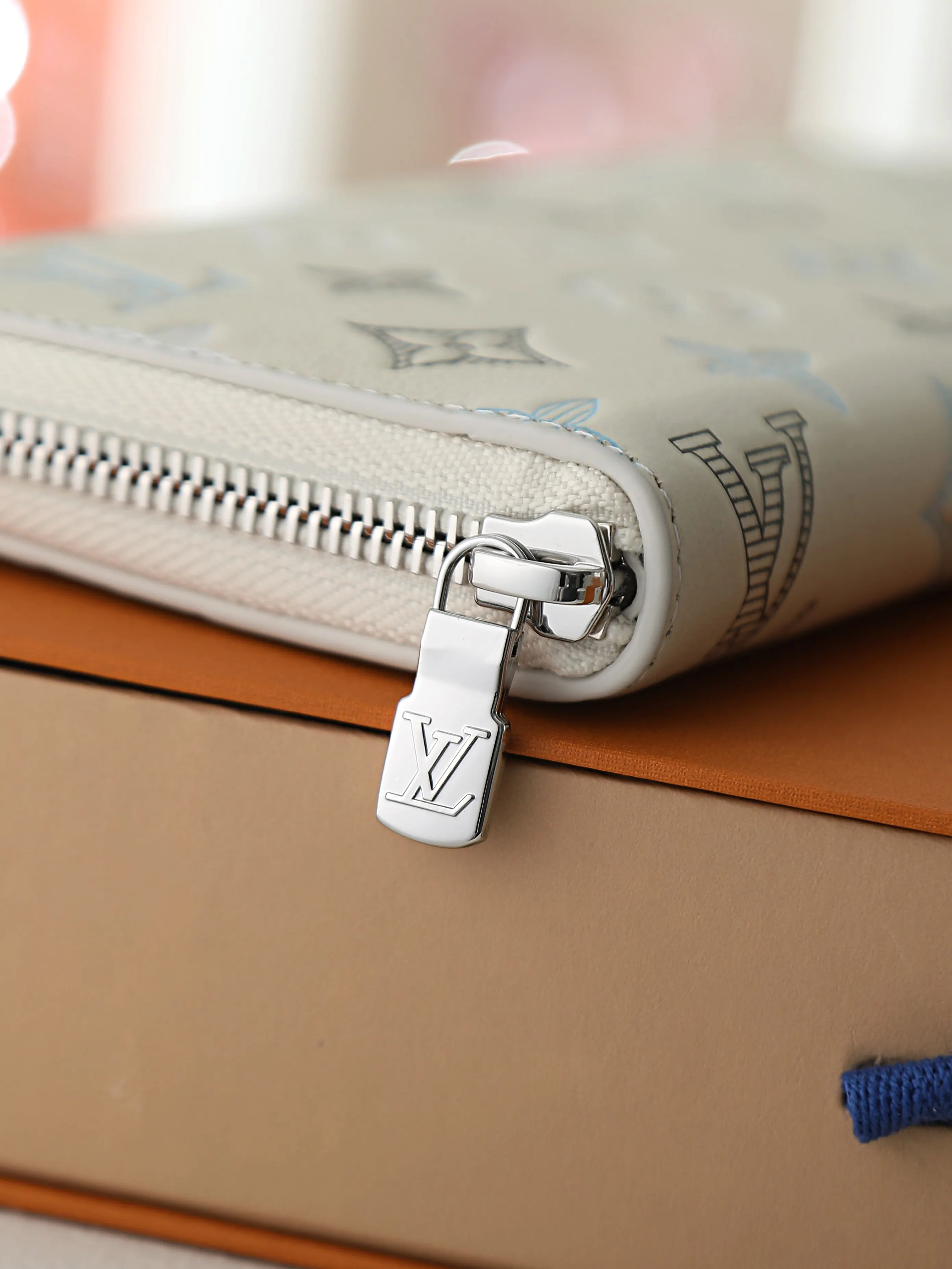 LV zipper wallet Image 8 LV zipper wallet Image 8