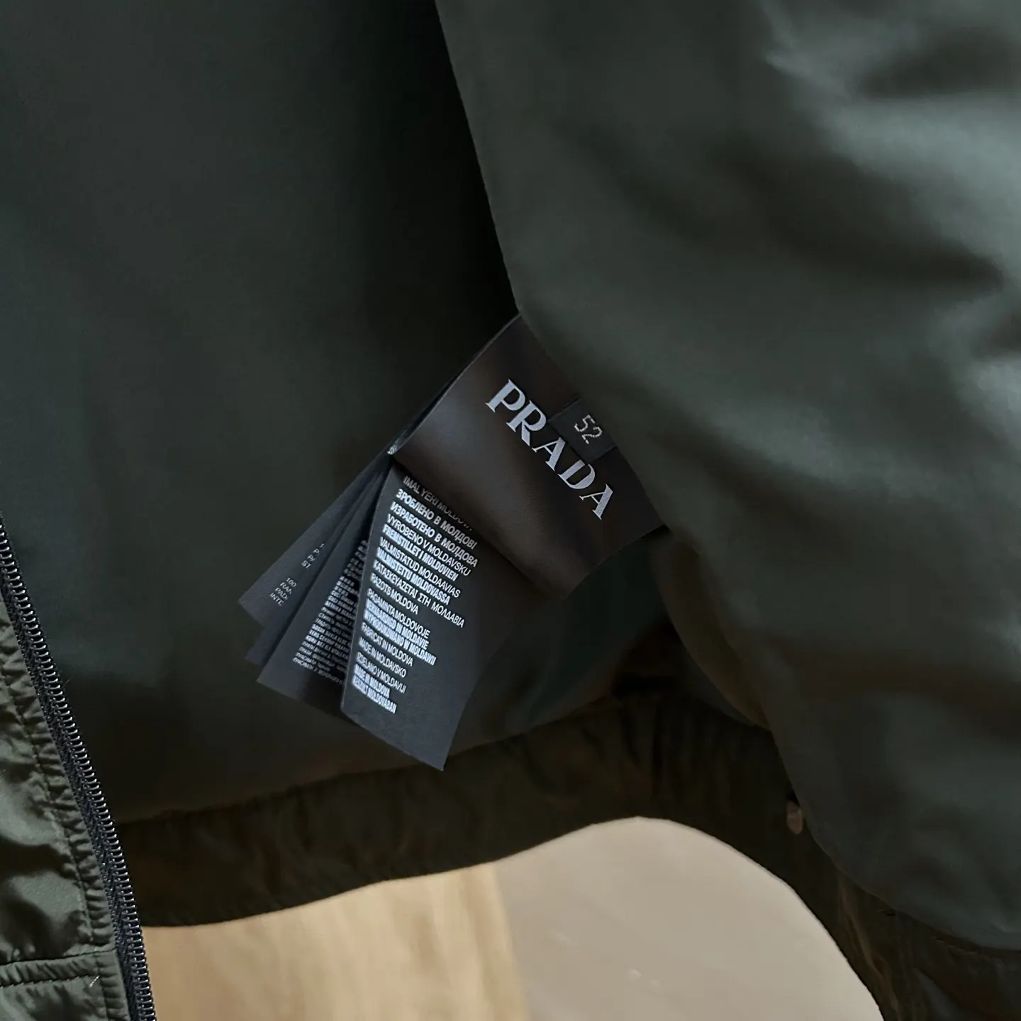 PRADA Re-Nylon尼龙 三角标 衬衫 休闲百搭款