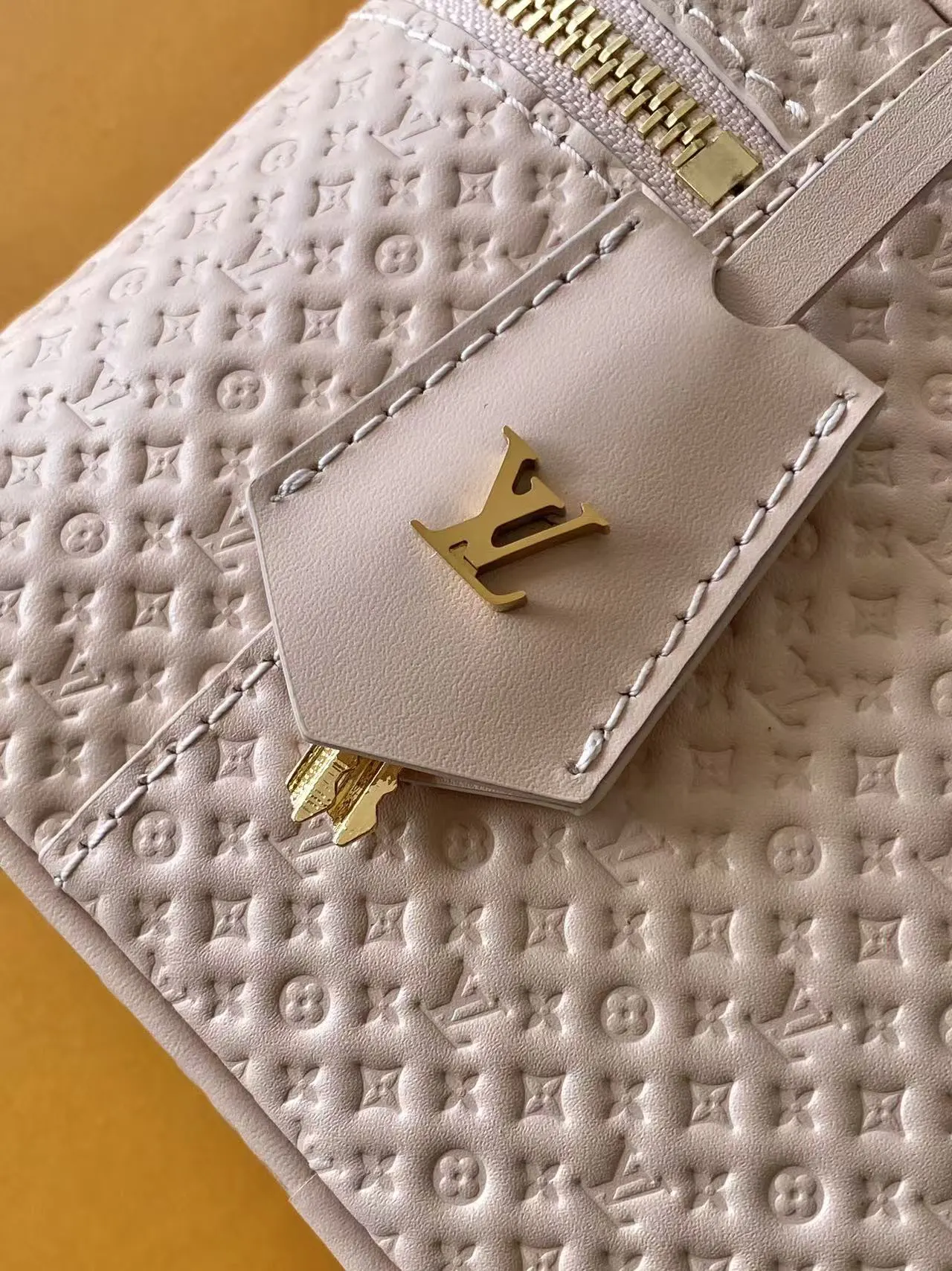 LV 粉色 牛皮 链条包 精致链条款