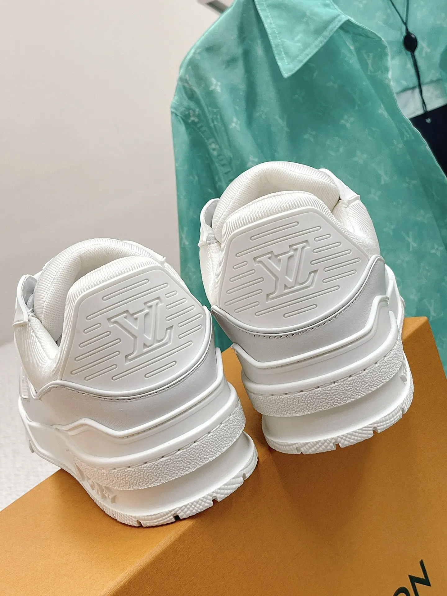 Louis Vuitton 运动鞋(數字9) Louis Vuitton 运动鞋(數字9)