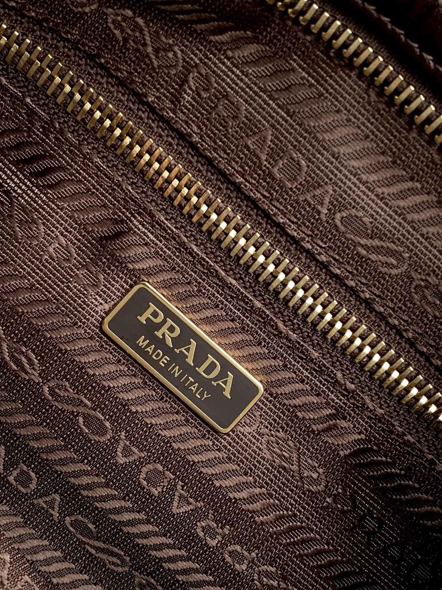 Prada 1BC297 斜挎包