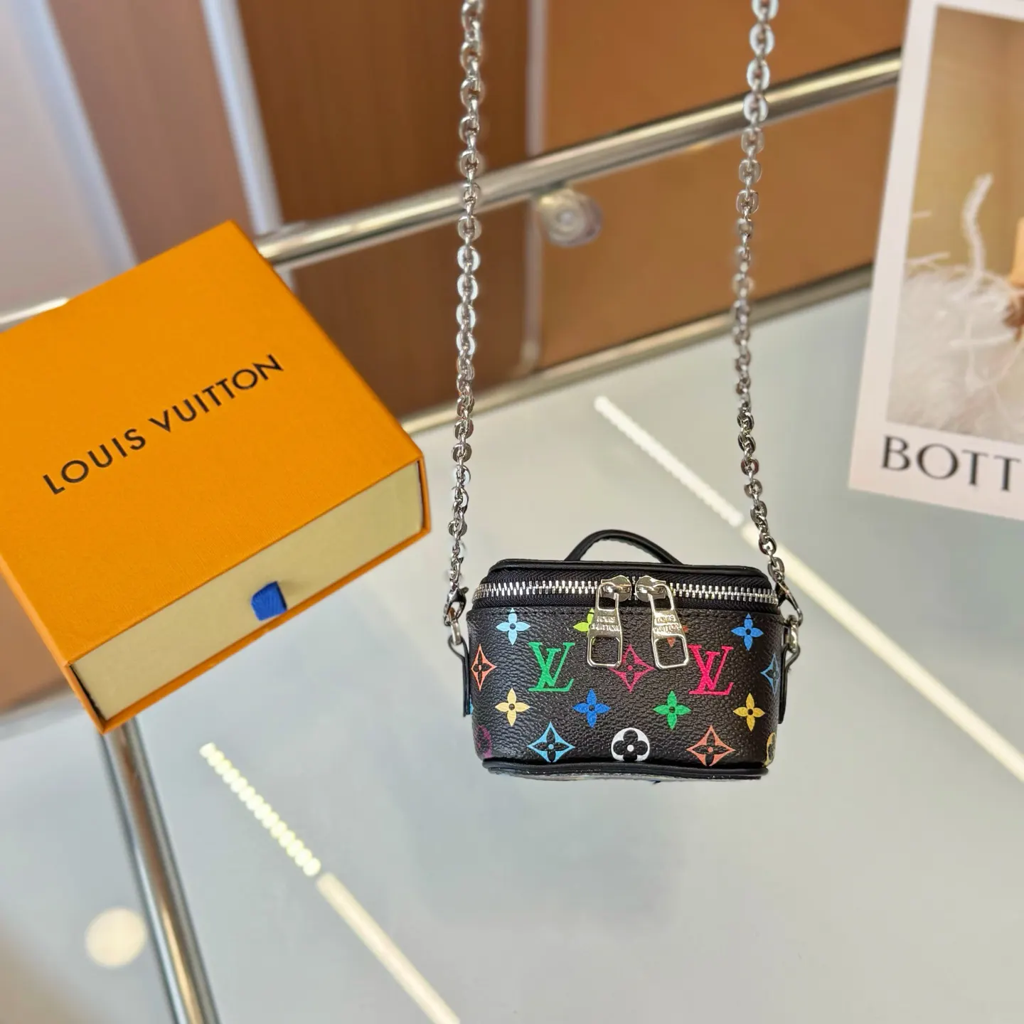 LV 帆布 色 供应 迷你microvanity 鏈條包 精致鏈條款