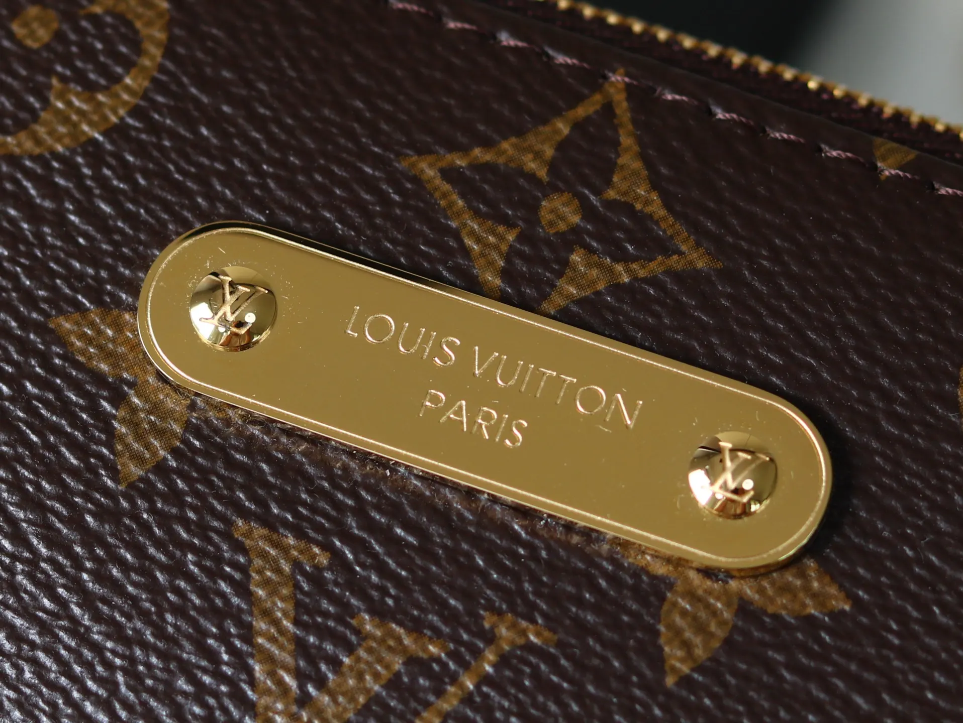LV Pochette chain bag, shoulder crossbody Image 5 LV Pochette chain bag, shoulder crossbody Image 5