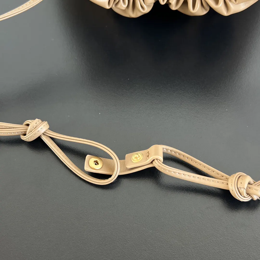 Bottega Veneta 牛皮 腋下包 復古腋下背款
