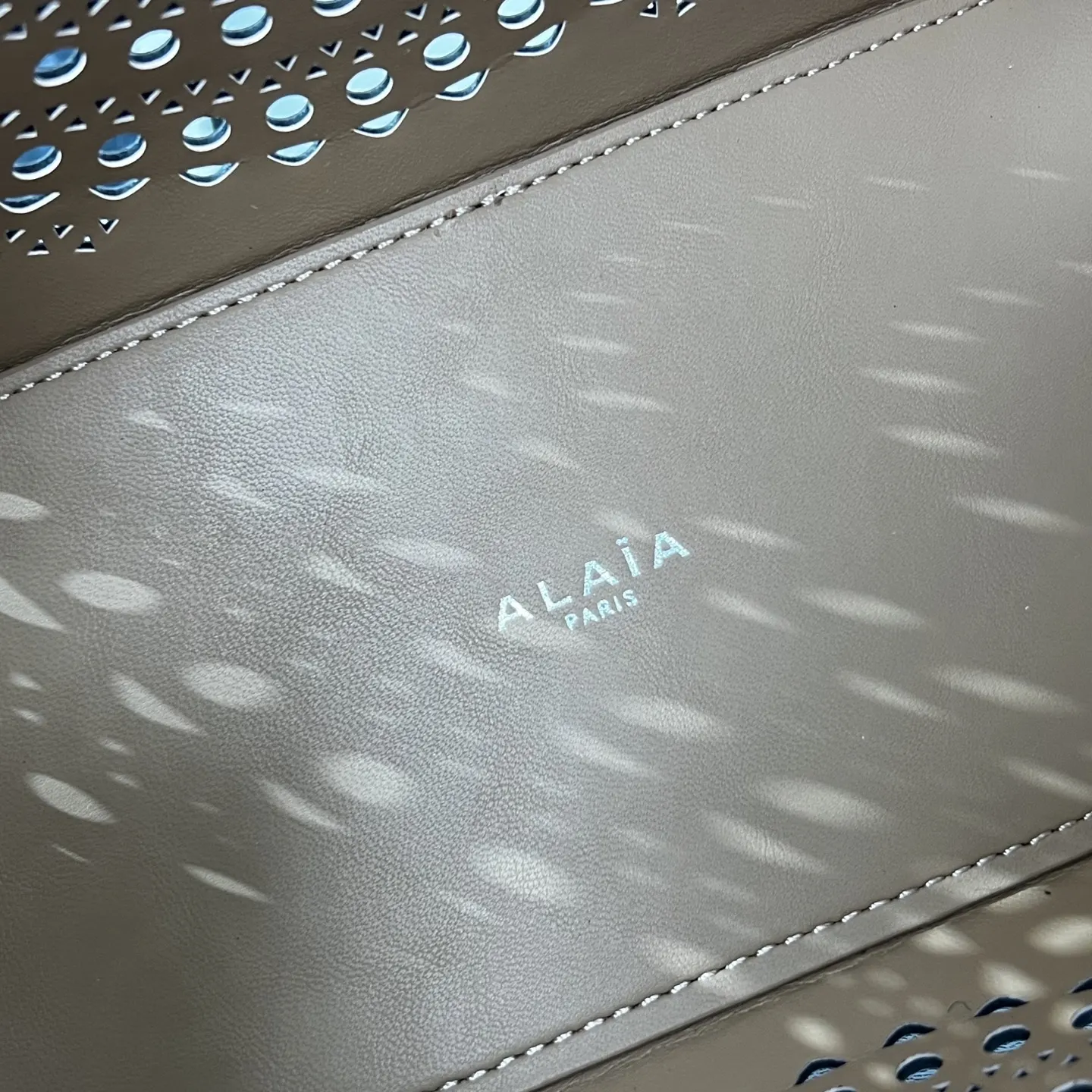 黑色 牛皮 ALAÏA 中号 黑色 ALAIA tote 托特包 大容量托特款