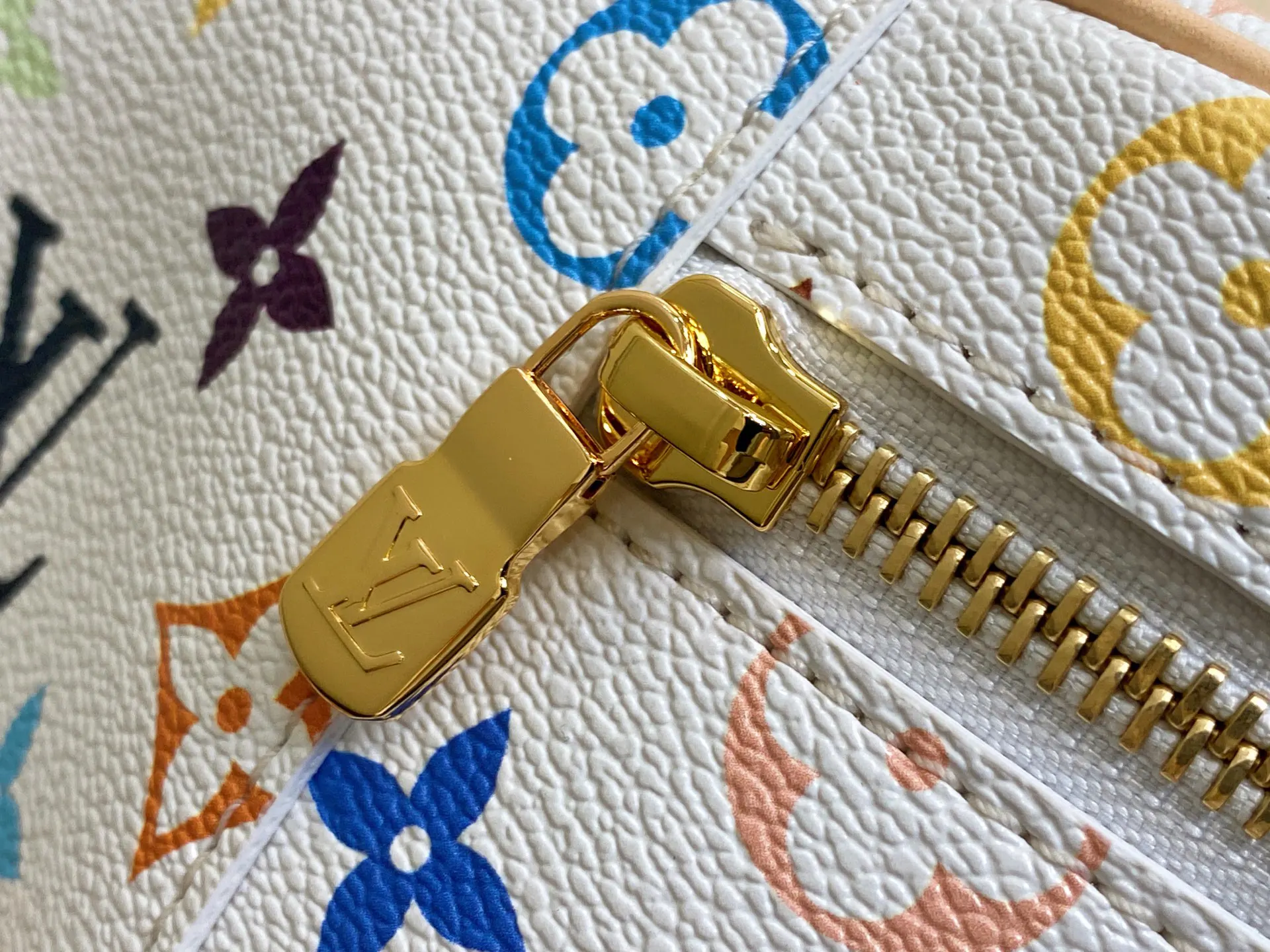 Louis Vuitton Chain Bag Leather