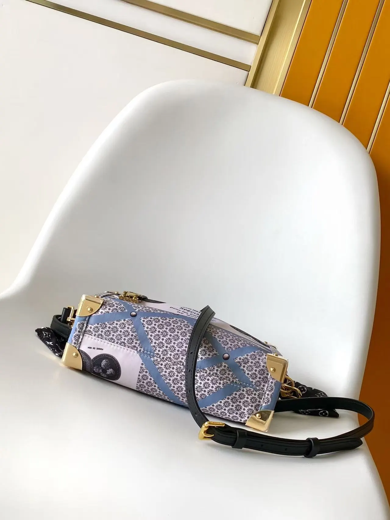 LV 牛皮 动态 Side Trunk 中号手袋出自 收納包 旅行收納款