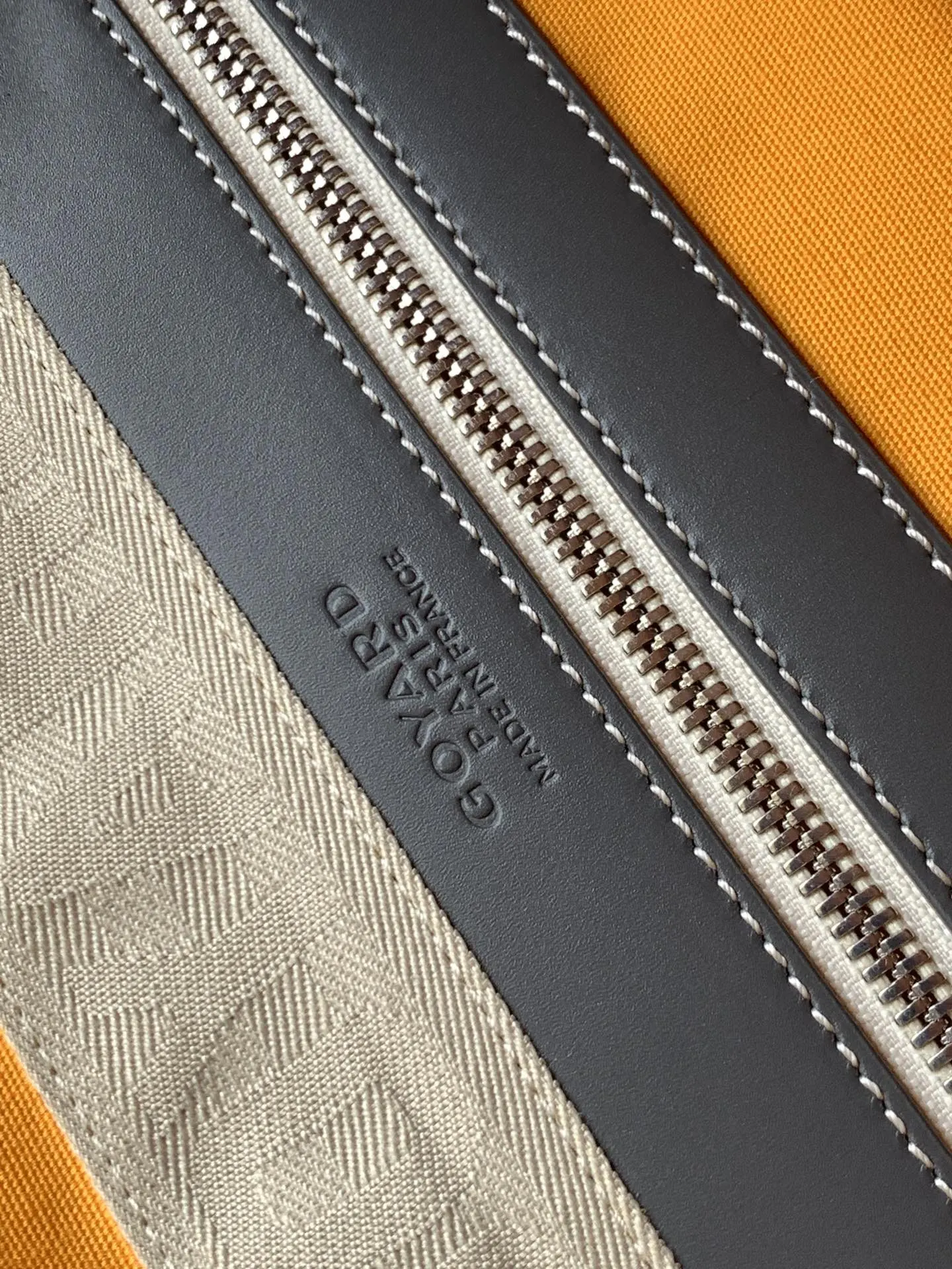 Goyard 灰色 它的提手可调节长度 可确保手提时的舒適度 并且开口两 旅行袋 大容量旅行款