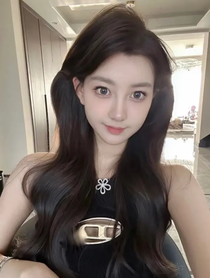Van Cleef 耳钉 小巧点缀款