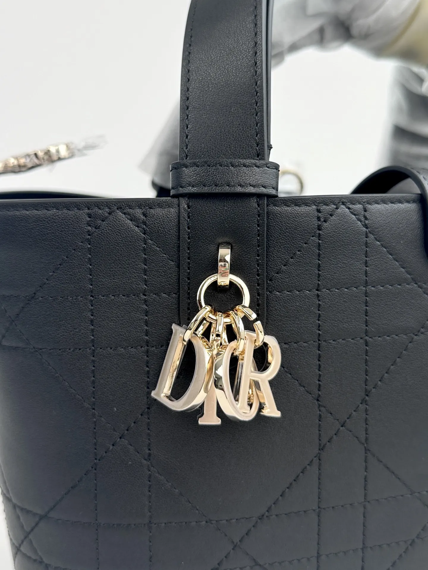 Dior Toujours 黑色小牛皮手袋 手提斜挎(數字7) Dior Toujours 黑色小牛皮手袋 手提斜挎(數字7)