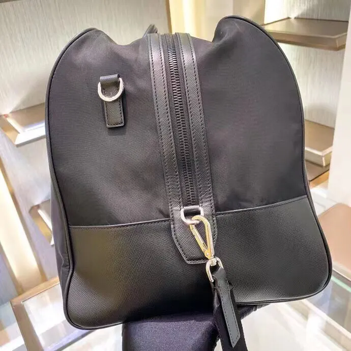 Prada Re-Nylon 黑色 皮革 Saffiano 十字纹 手提包