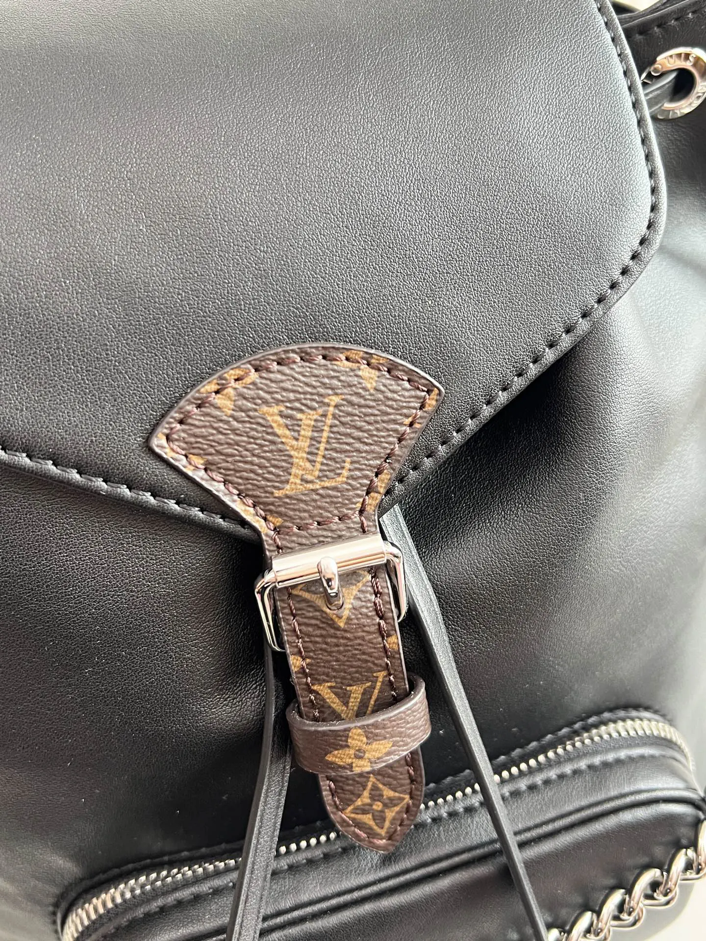 LV 黑色 羊皮 雙肩包 实用雙肩款